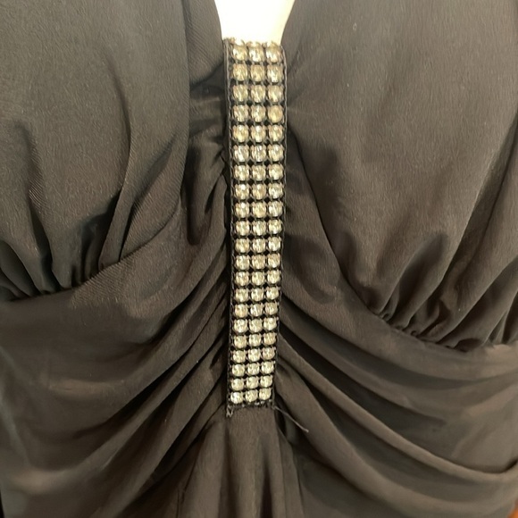 4X Addition Elle black stretchy high-low maxi halter dress with sparkly detail - Picture 3 of 6